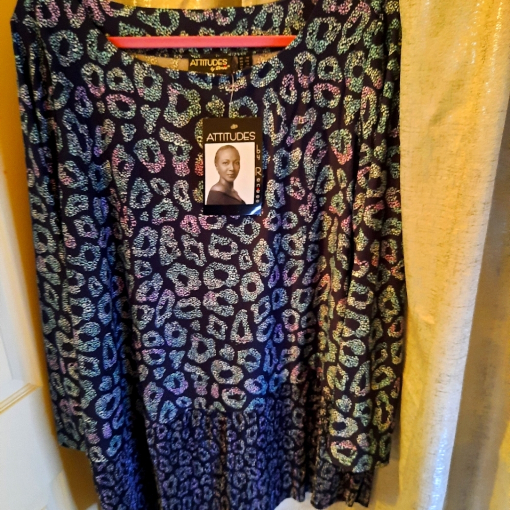 Long Tunic 1X NWT sparkles and is iridescent!